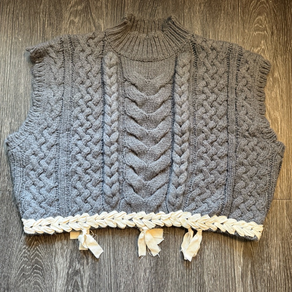 Zara - NEW- Never Worn (M-L)